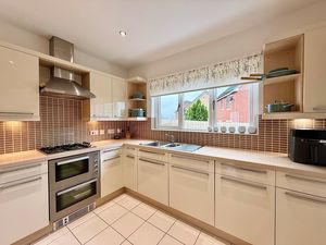 Photo 17- click for photo gallery